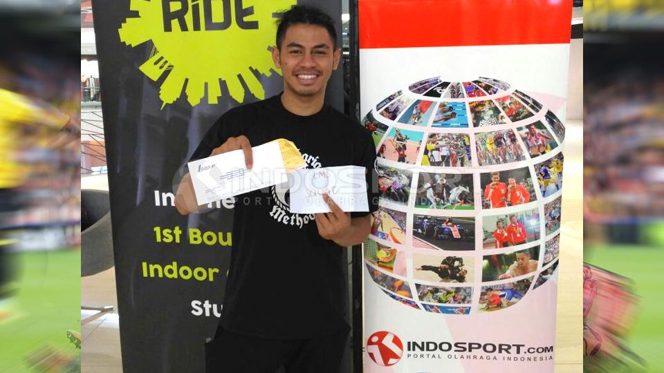 Rizky dari Komunitas Indobarian berhasil memecahkan rekor squat terlama sekitar 1 jam. - INDOSPORT